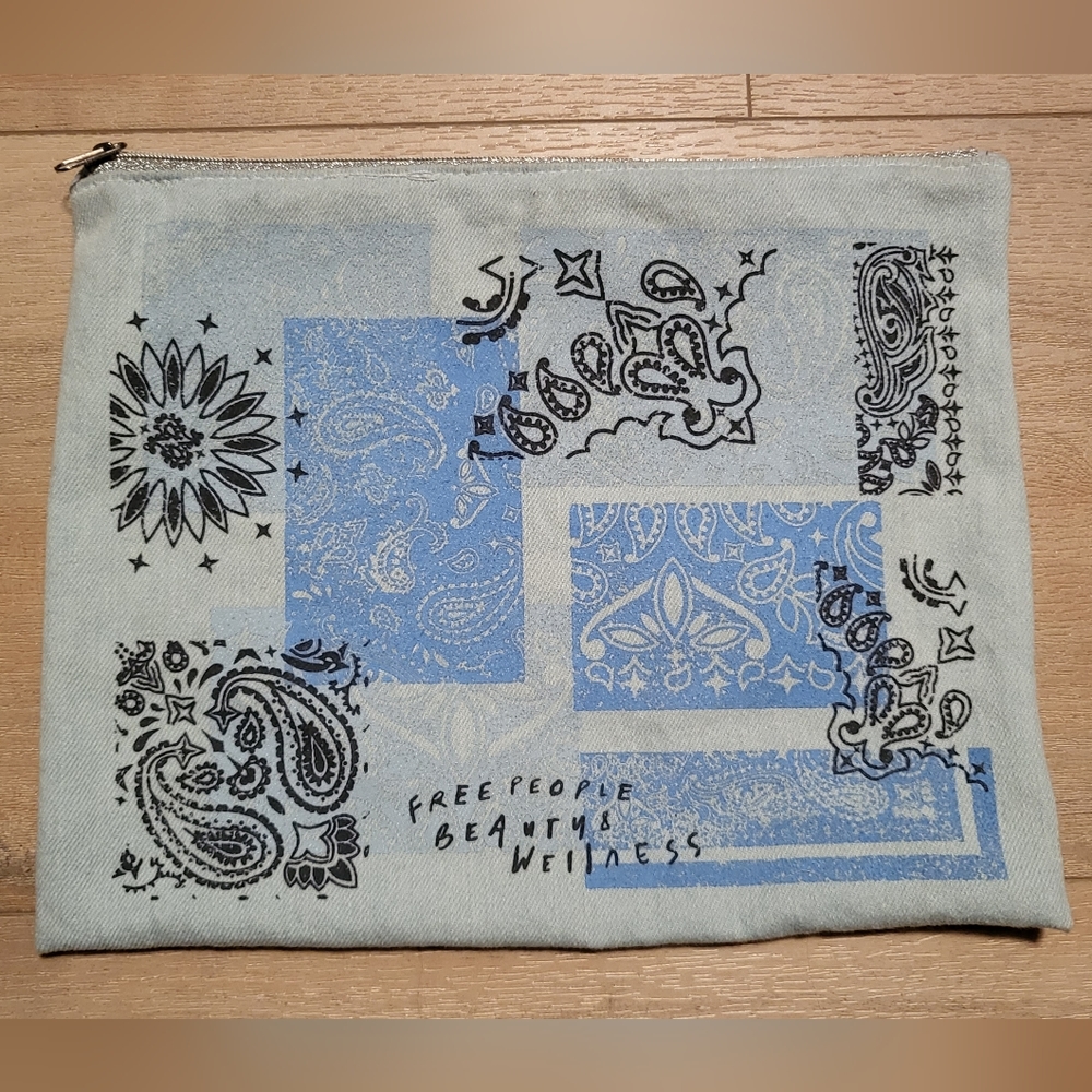 Free People - Beauty & Wellness make up bag - Picture 2 of 3